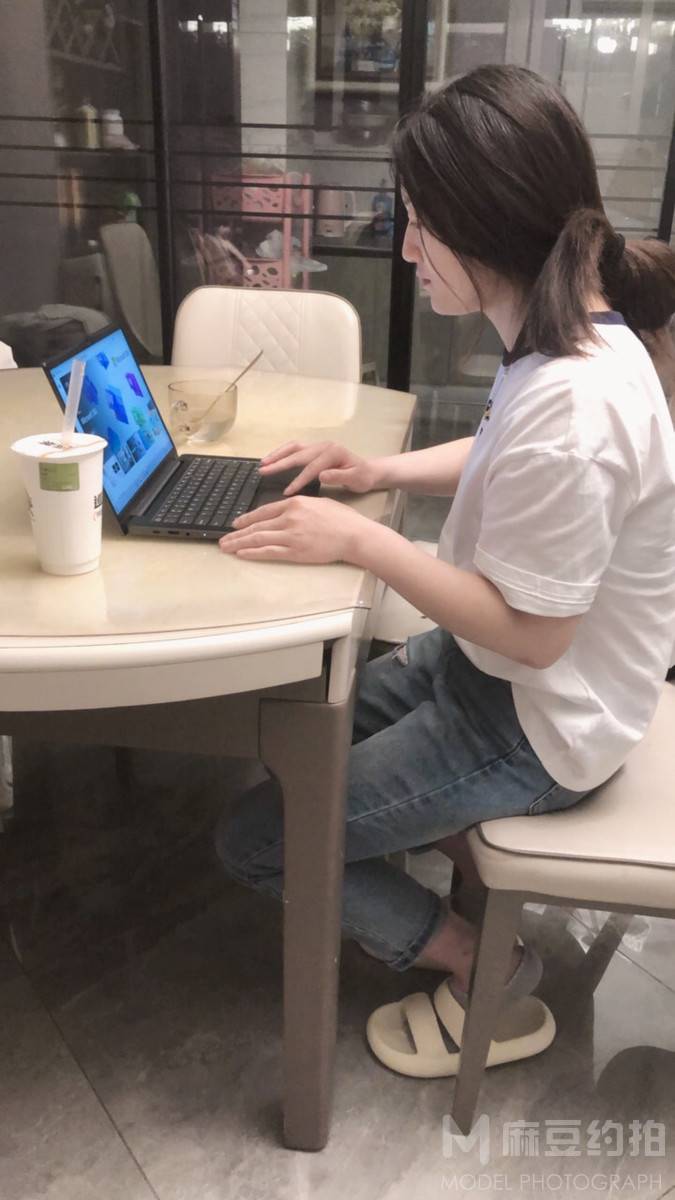 黑白模特
