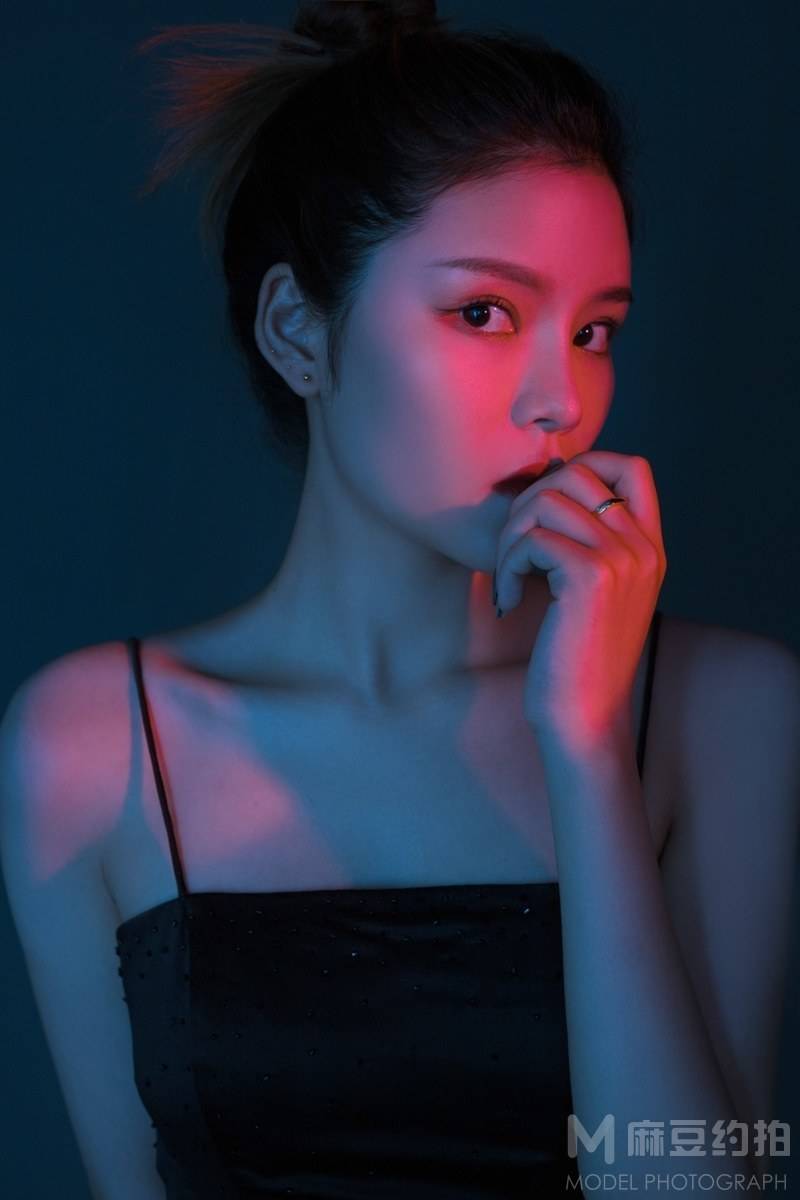 情绪模特