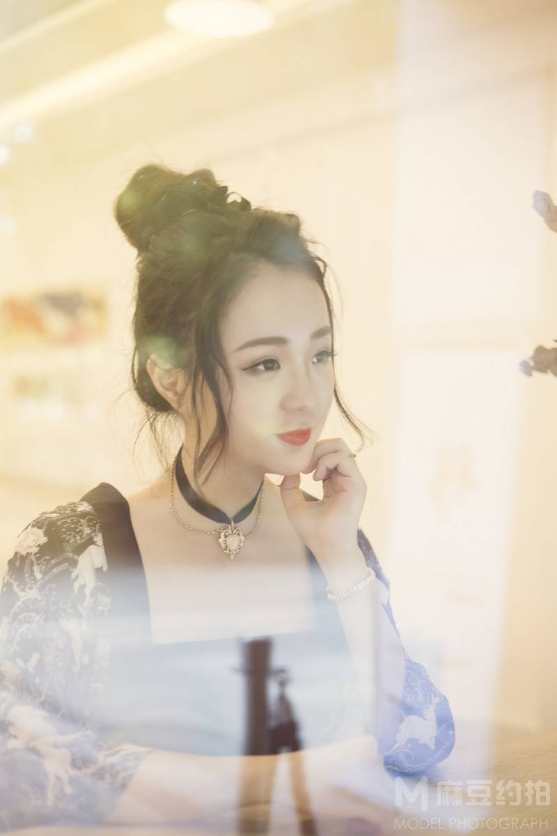 情绪模特