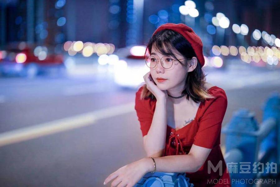 情绪模特