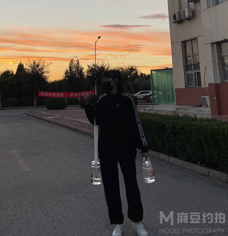 校园模特