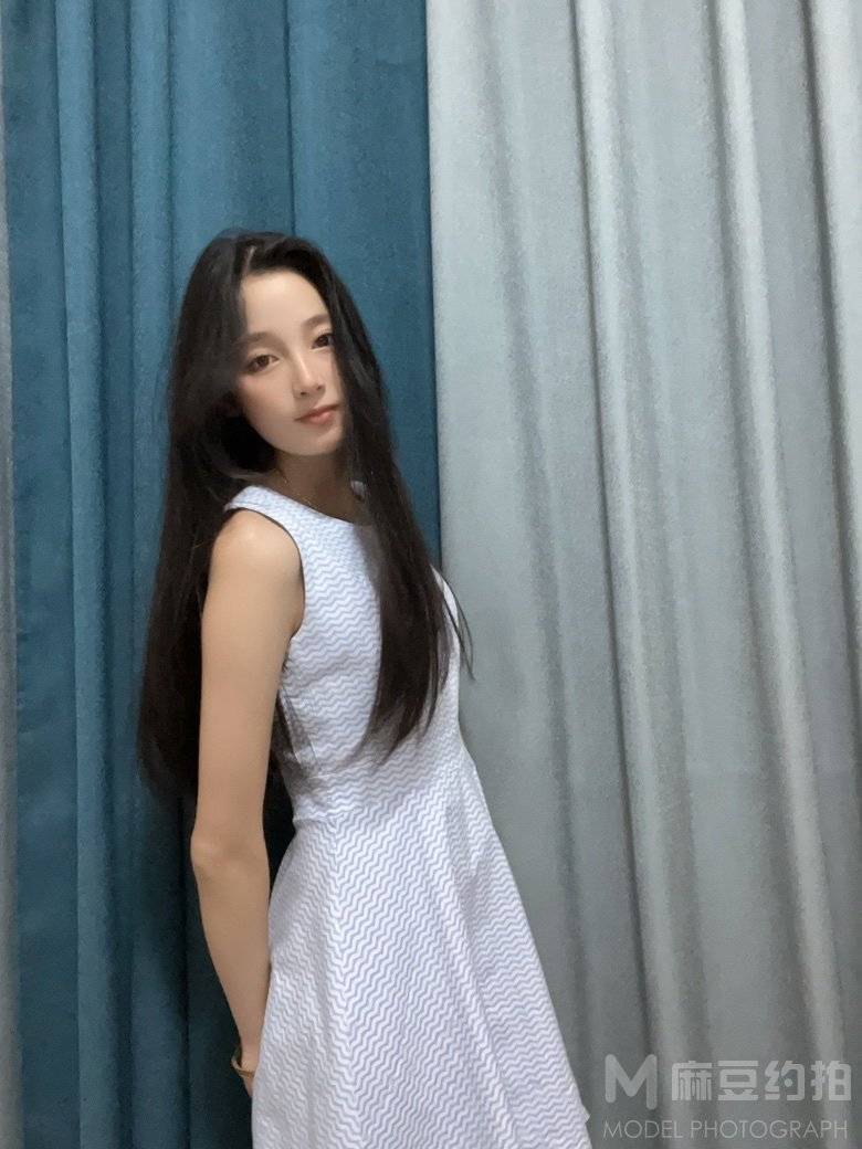 黑白模特