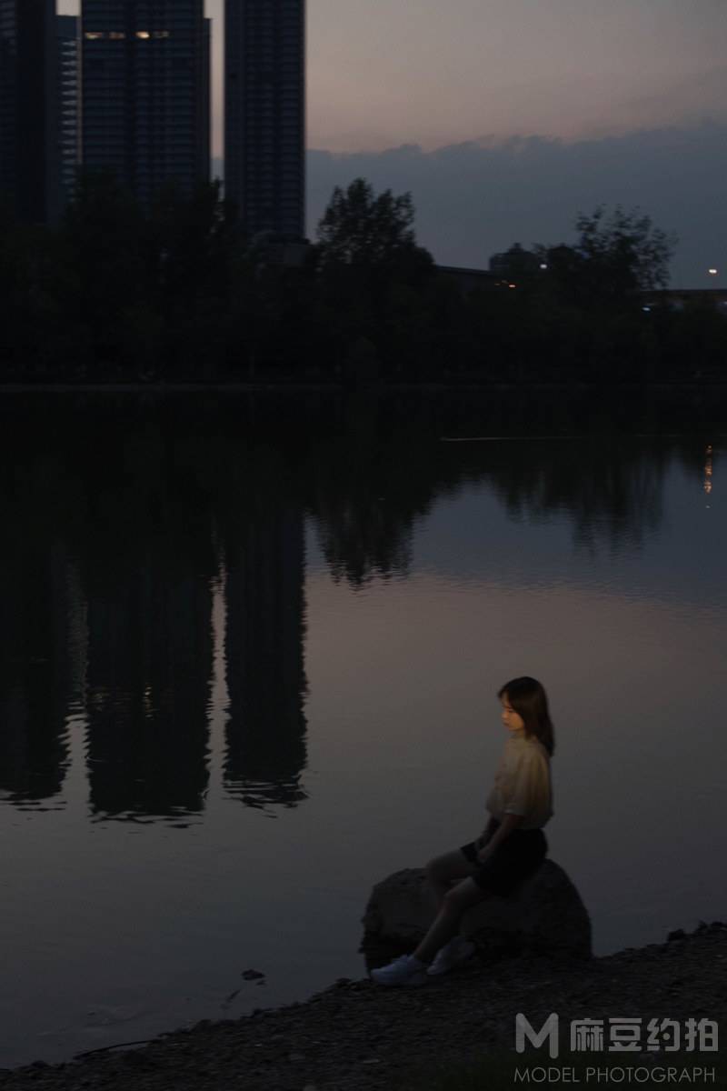 情绪模特