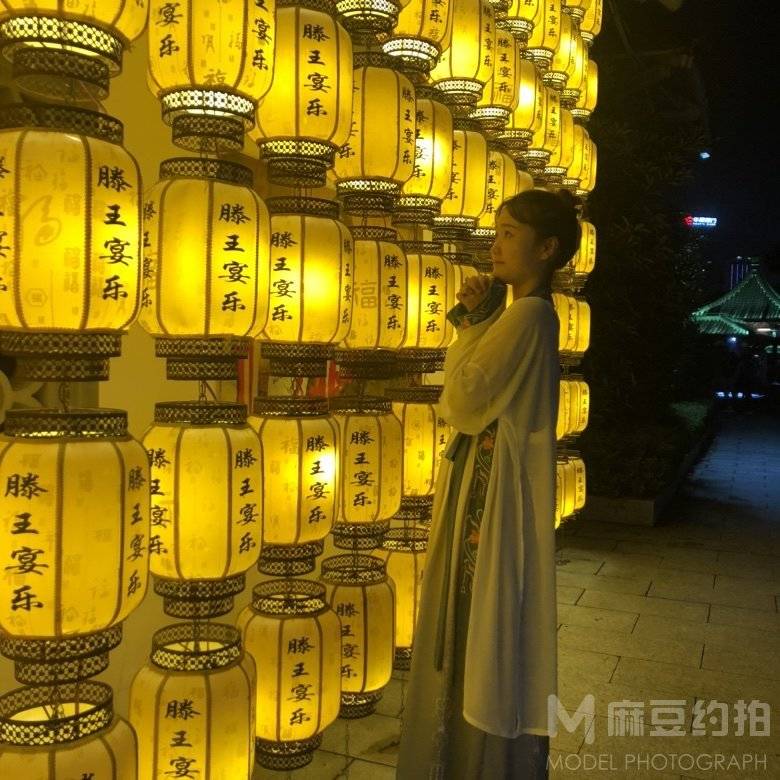 汉服模特