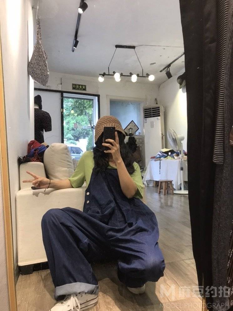 黑白模特