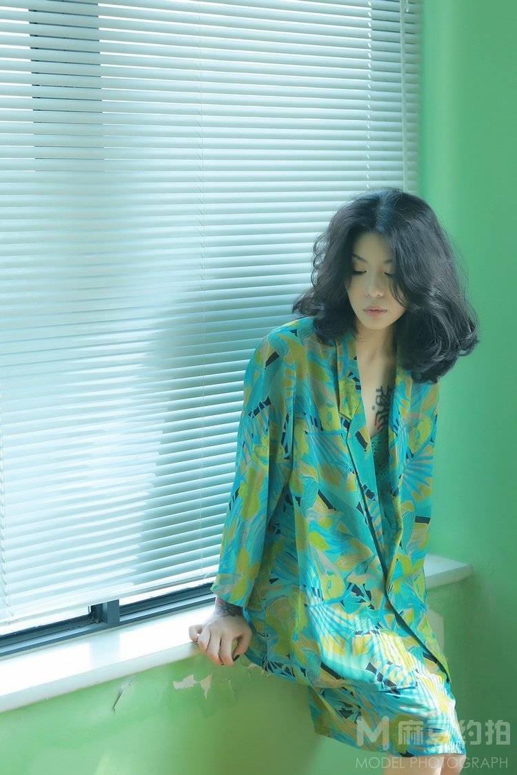 情绪模特