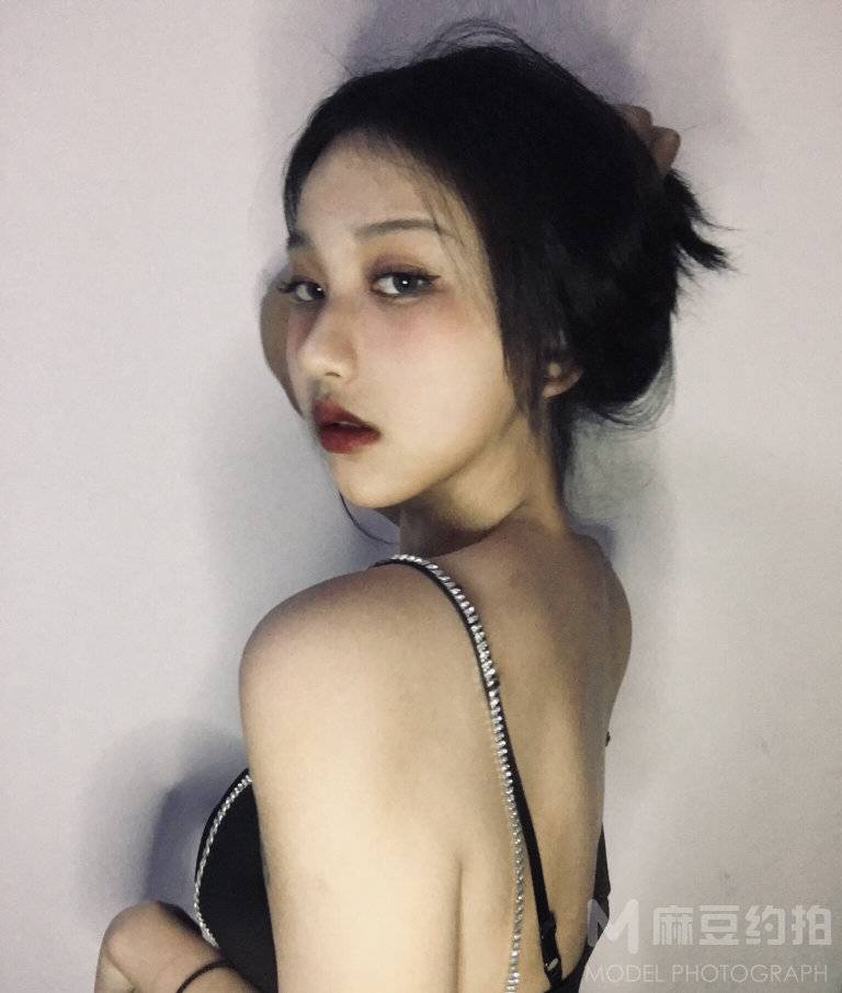 黑白模特