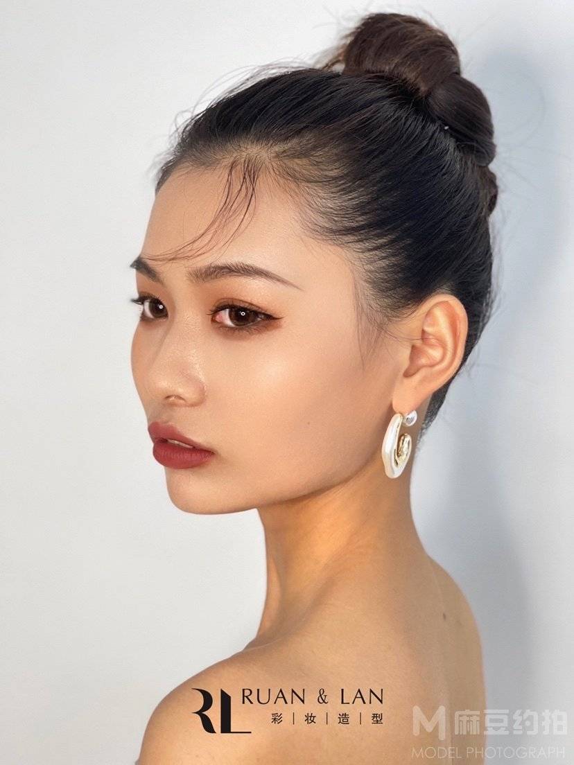 妆容模特