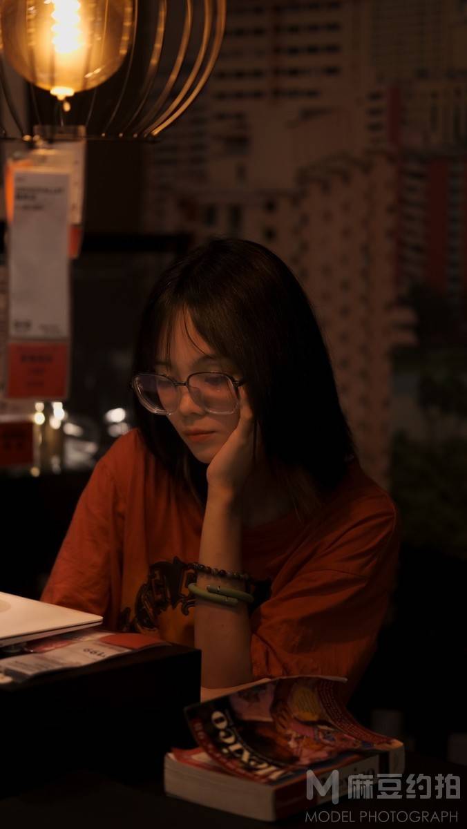 情绪模特