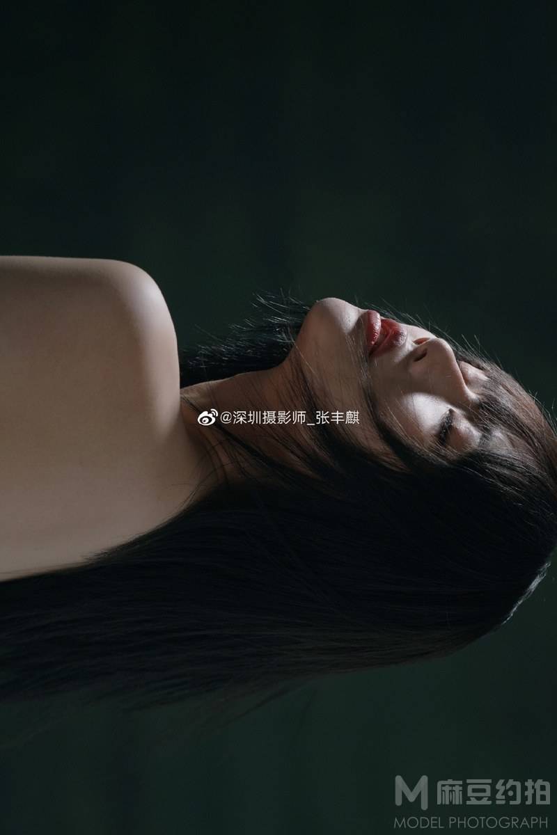 黑白模特