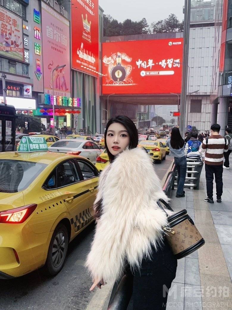 情绪模特