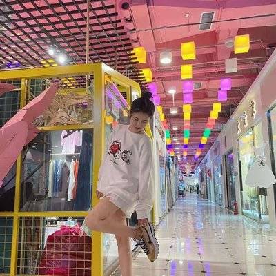 黑白模特