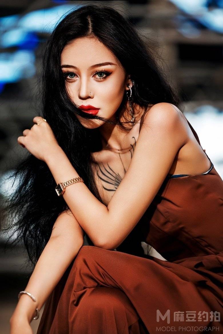 情绪模特