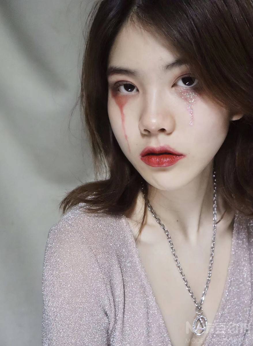 情绪模特