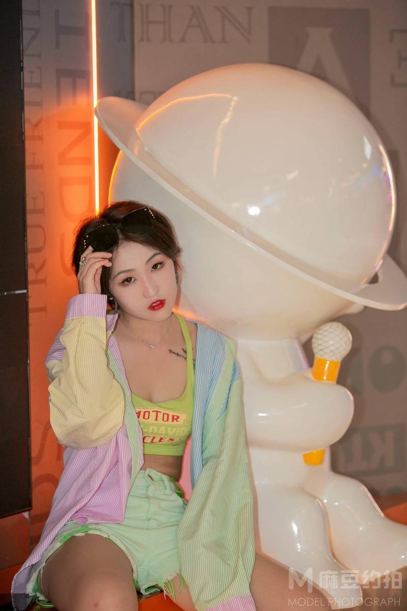 情绪模特