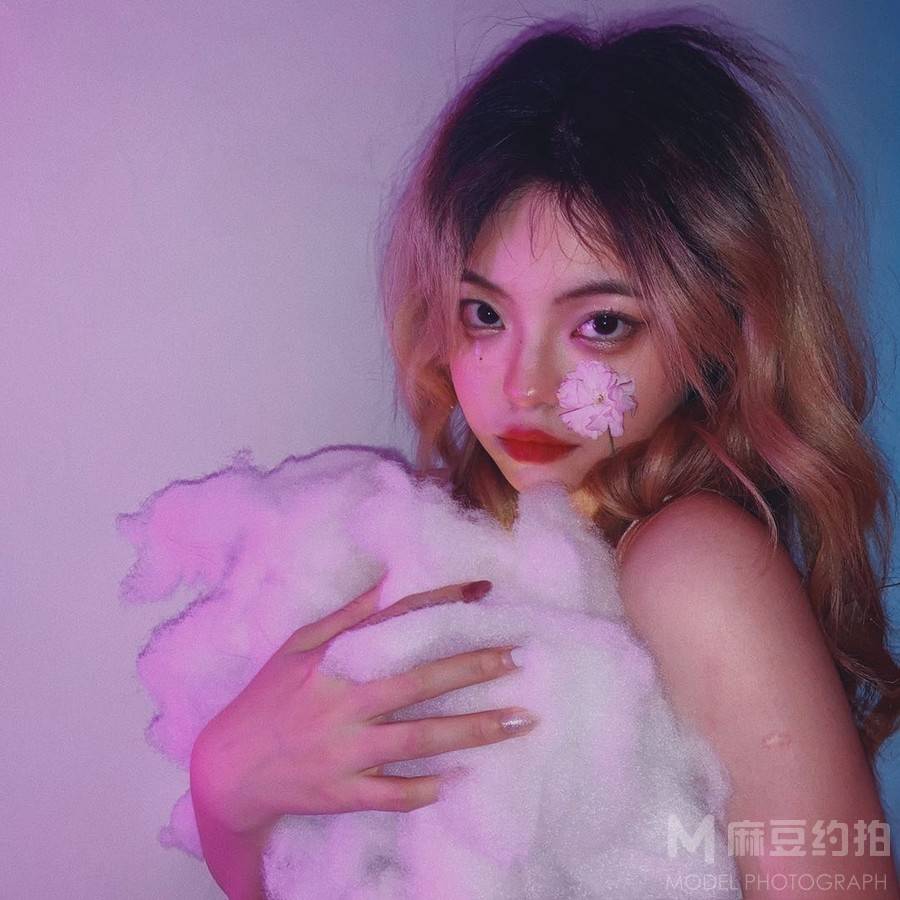 情绪模特