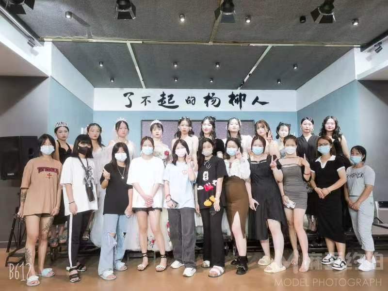妆容模特