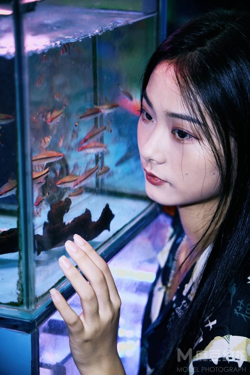 情绪模特