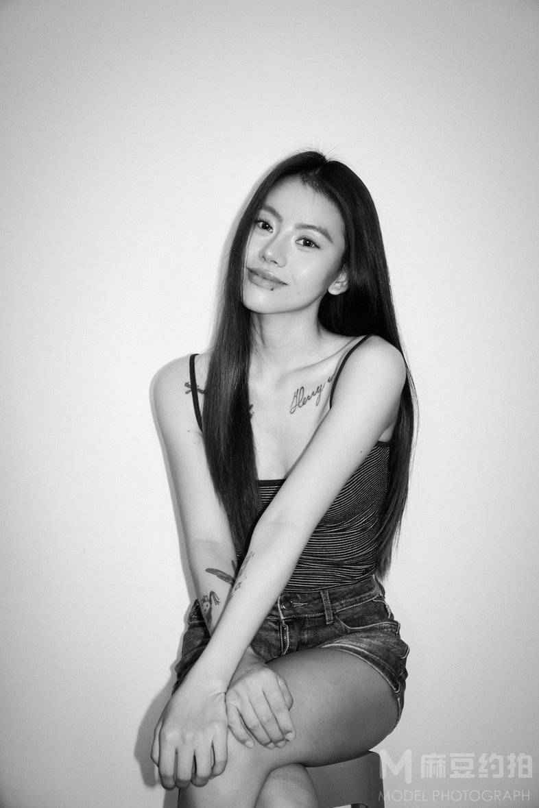 黑白模特