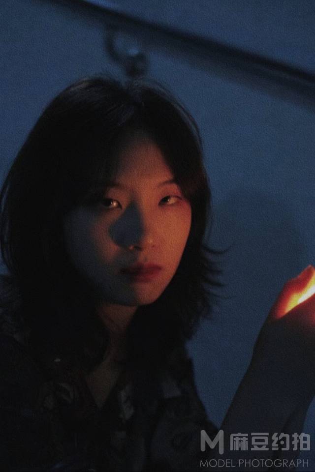 情绪模特