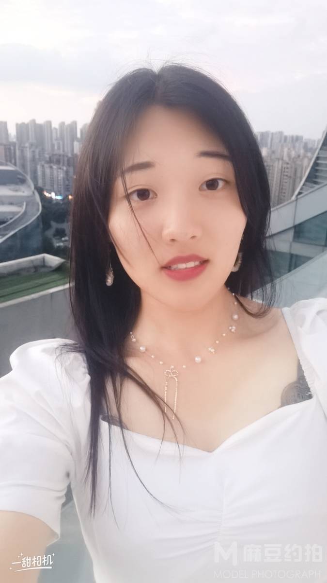 黑白模特