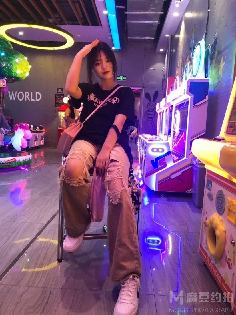 情绪模特