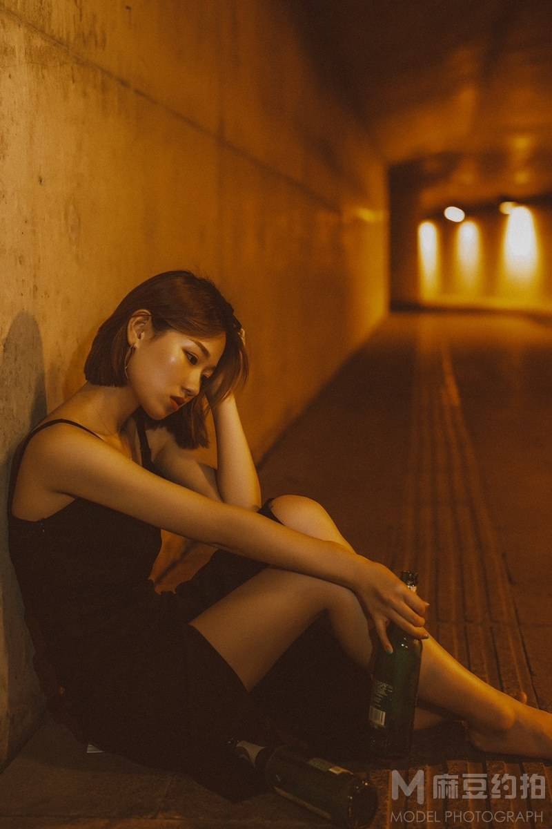 情绪模特