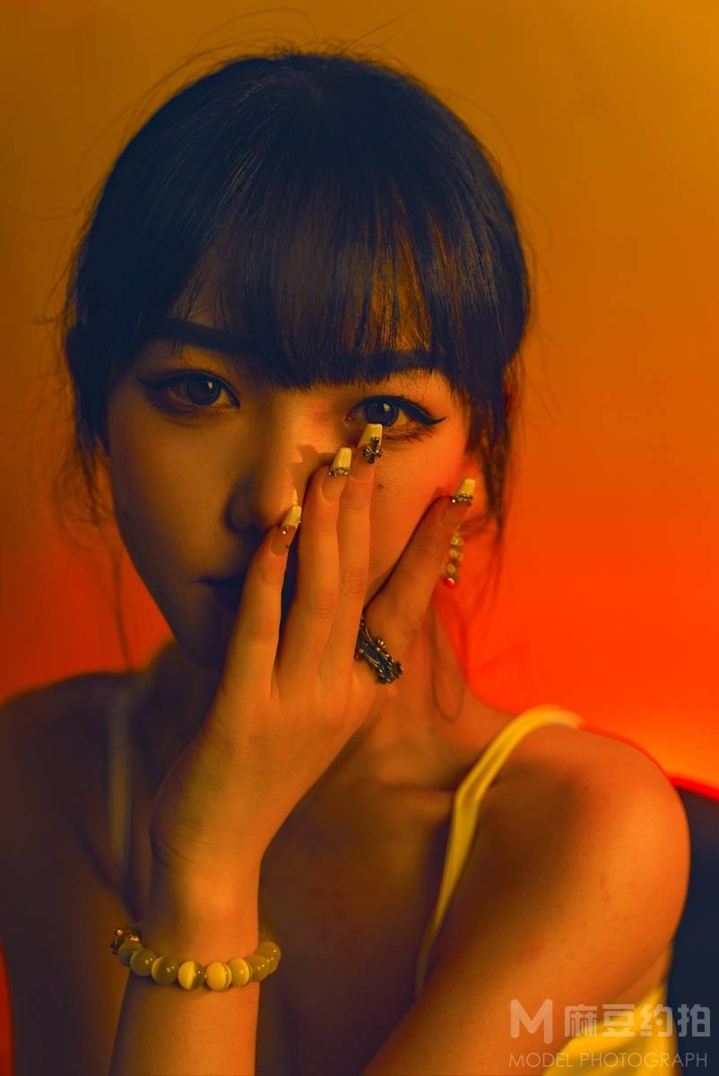 情绪模特