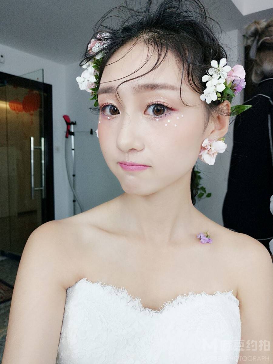 妆容模特