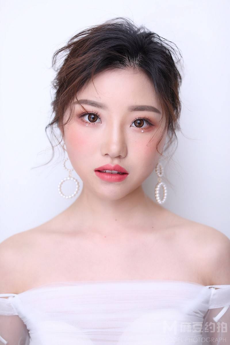妆容模特