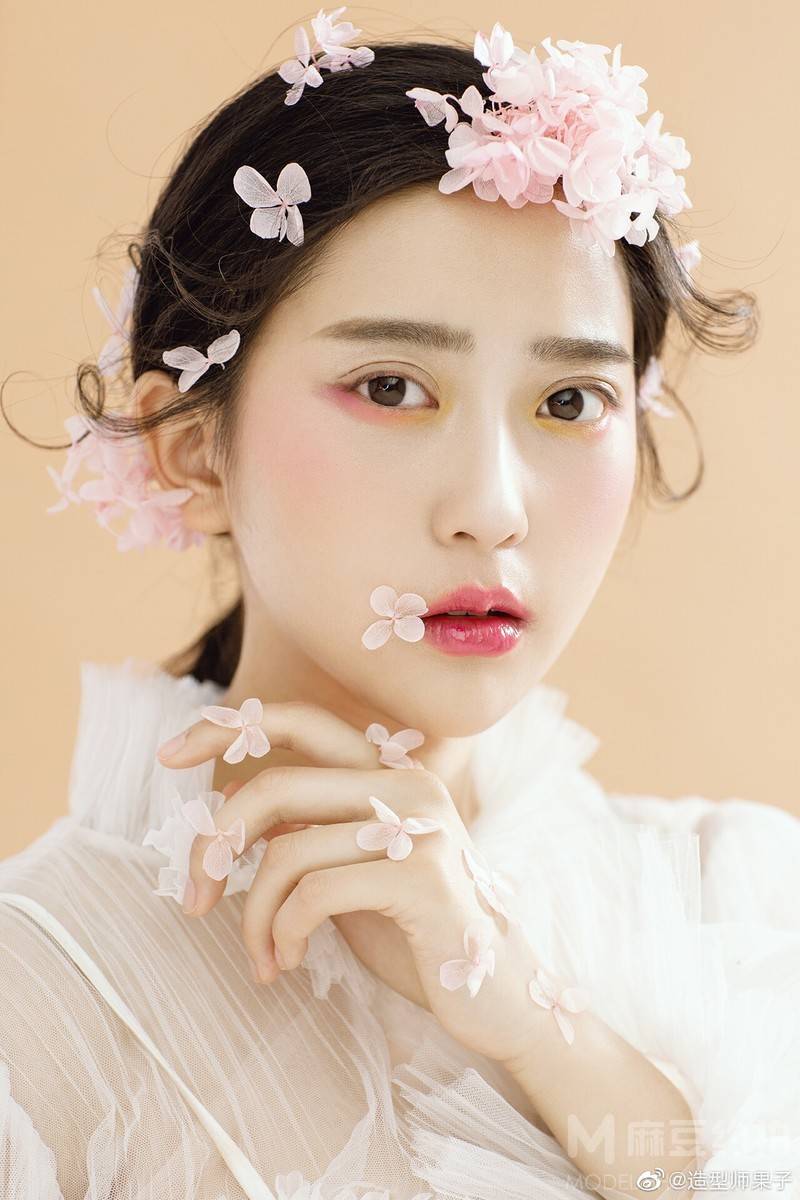 妆容模特