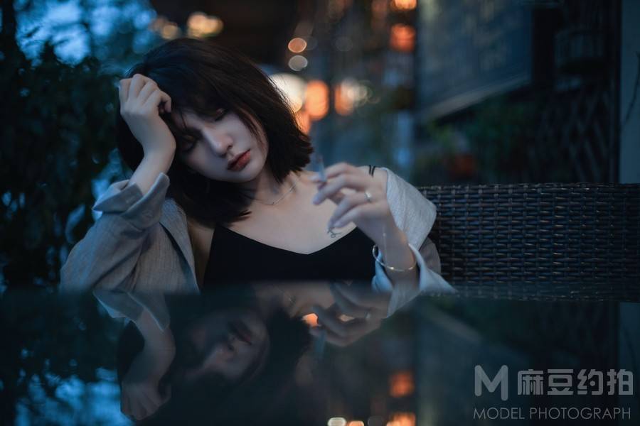 情绪模特