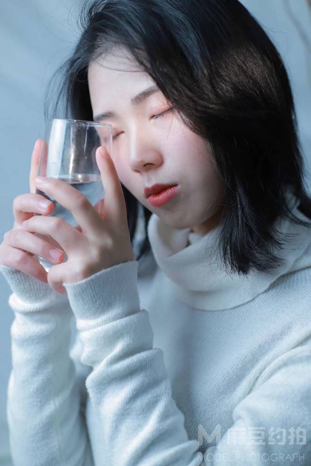 情绪模特
