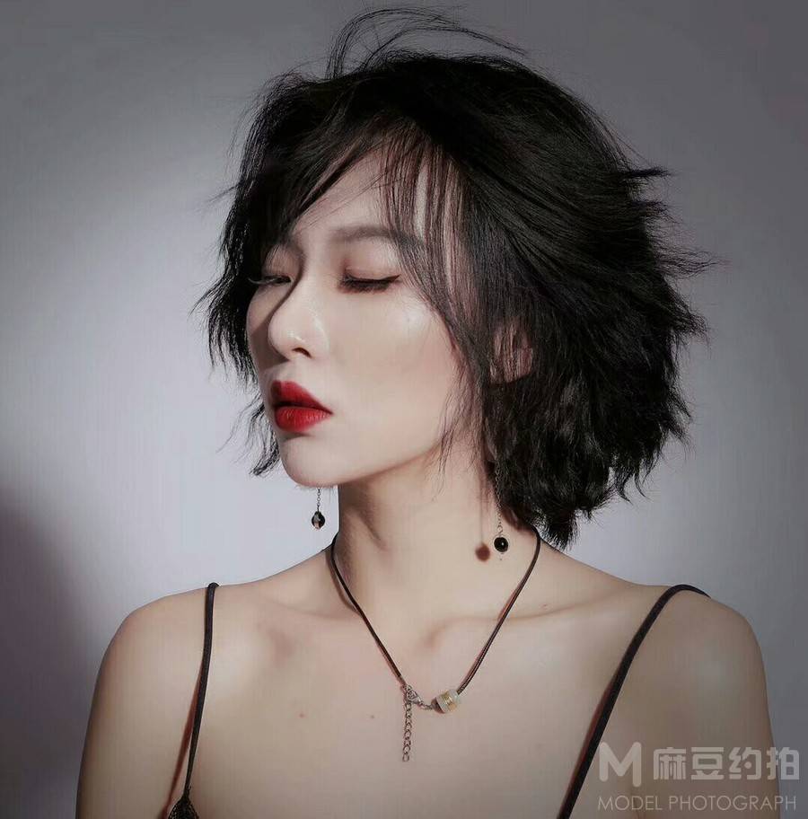 情绪模特
