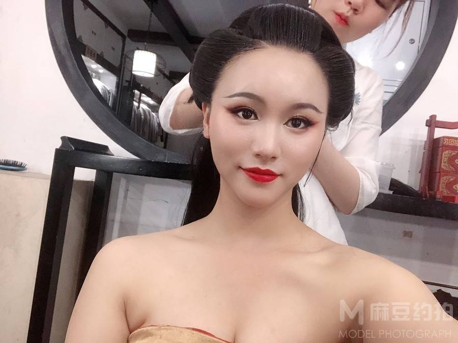 情绪模特
