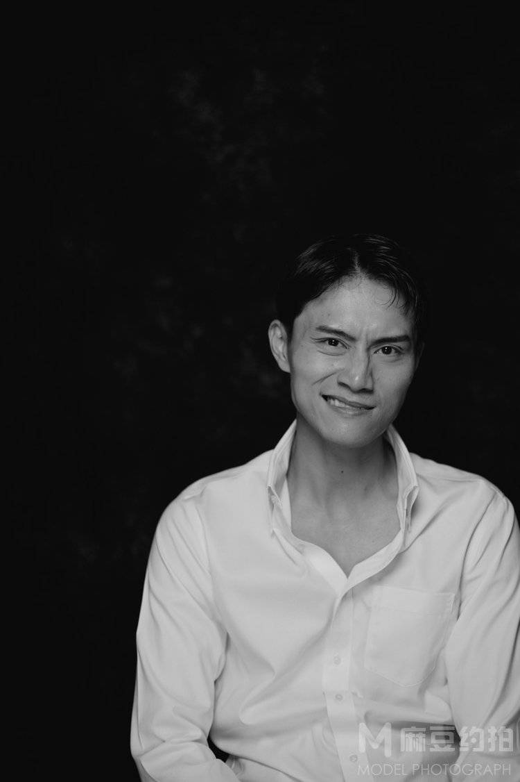 黑白模特