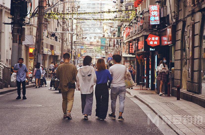黑白模特