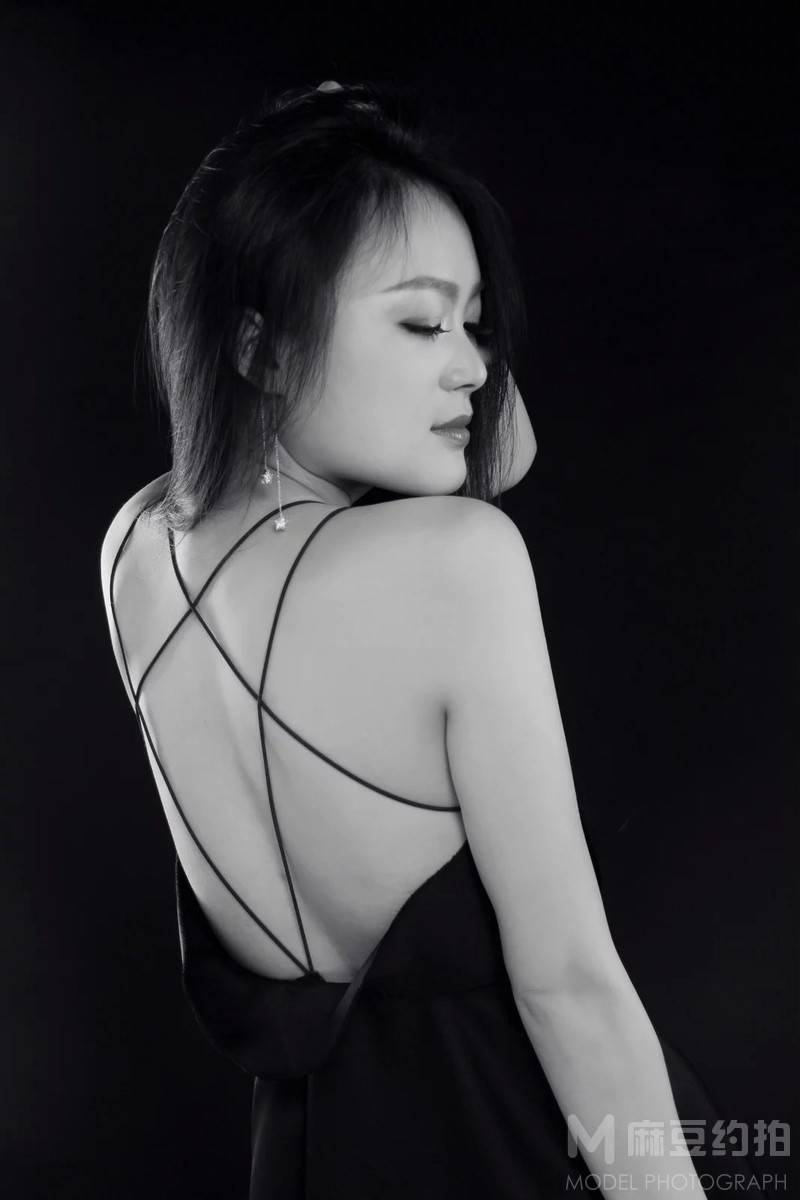 黑白模特