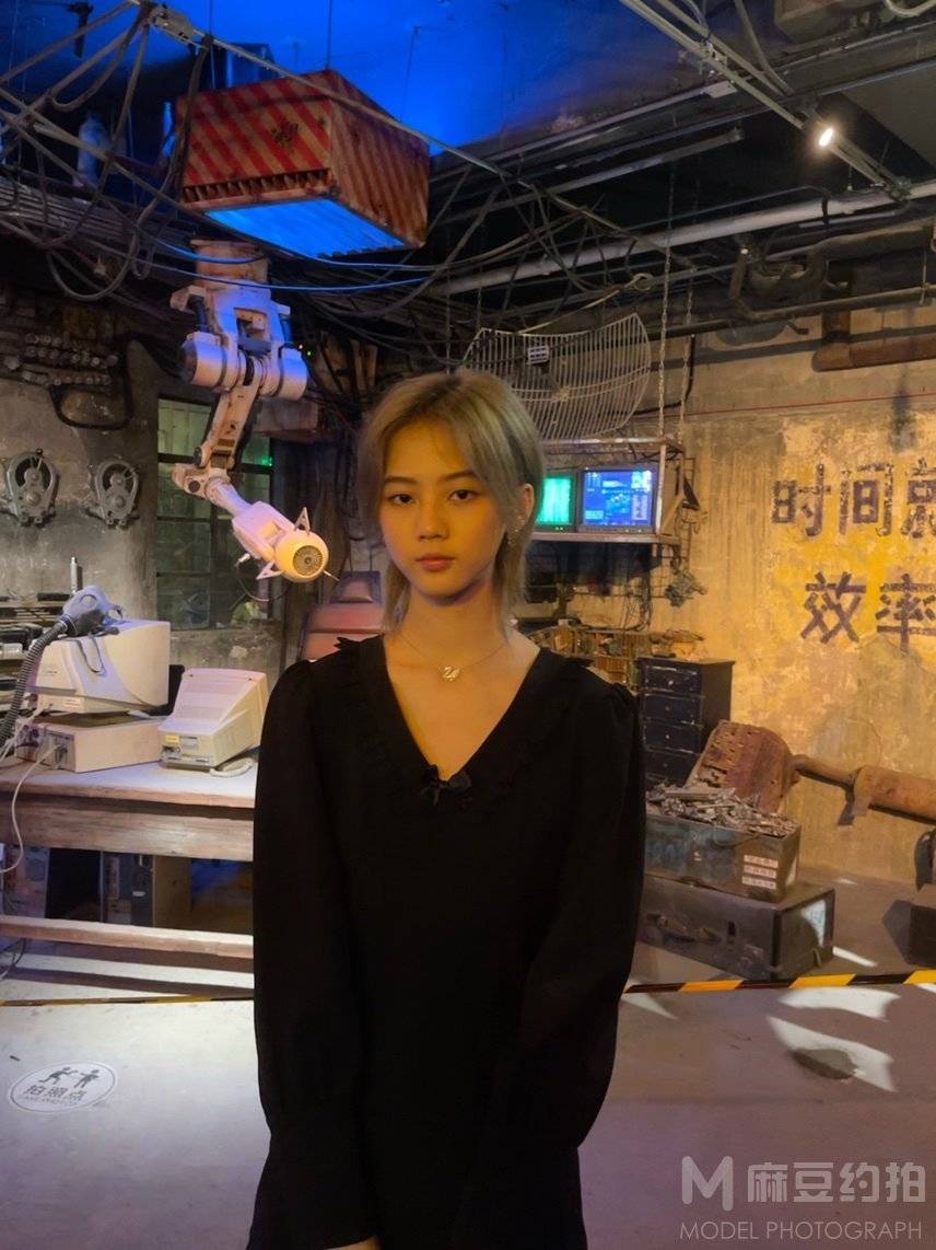 情绪模特