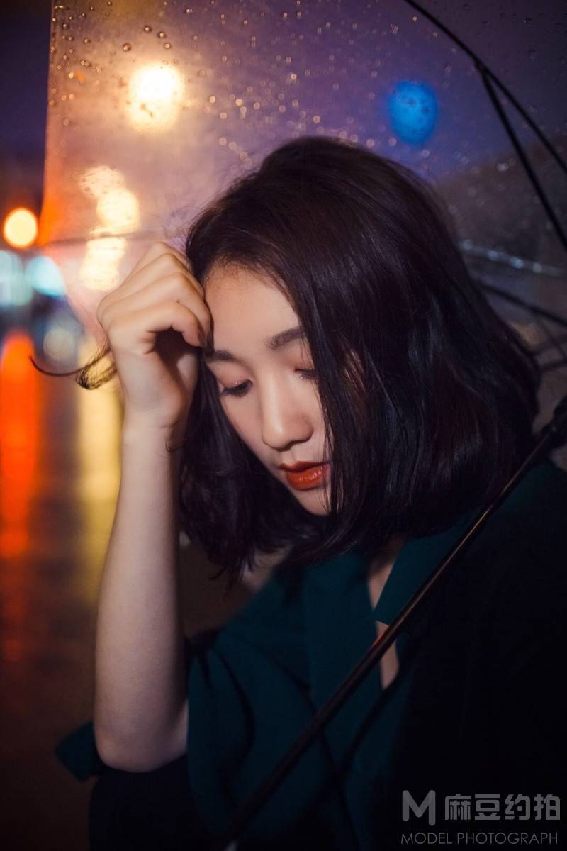 情绪模特