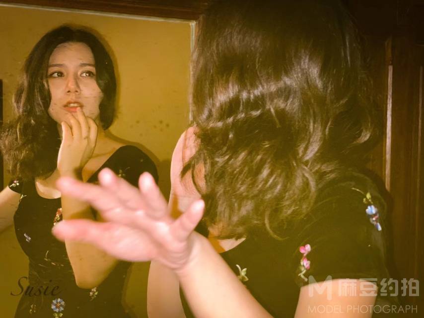 情绪模特