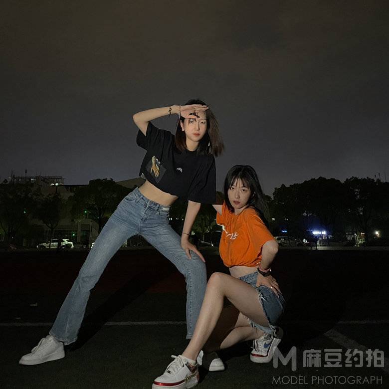 黑白模特