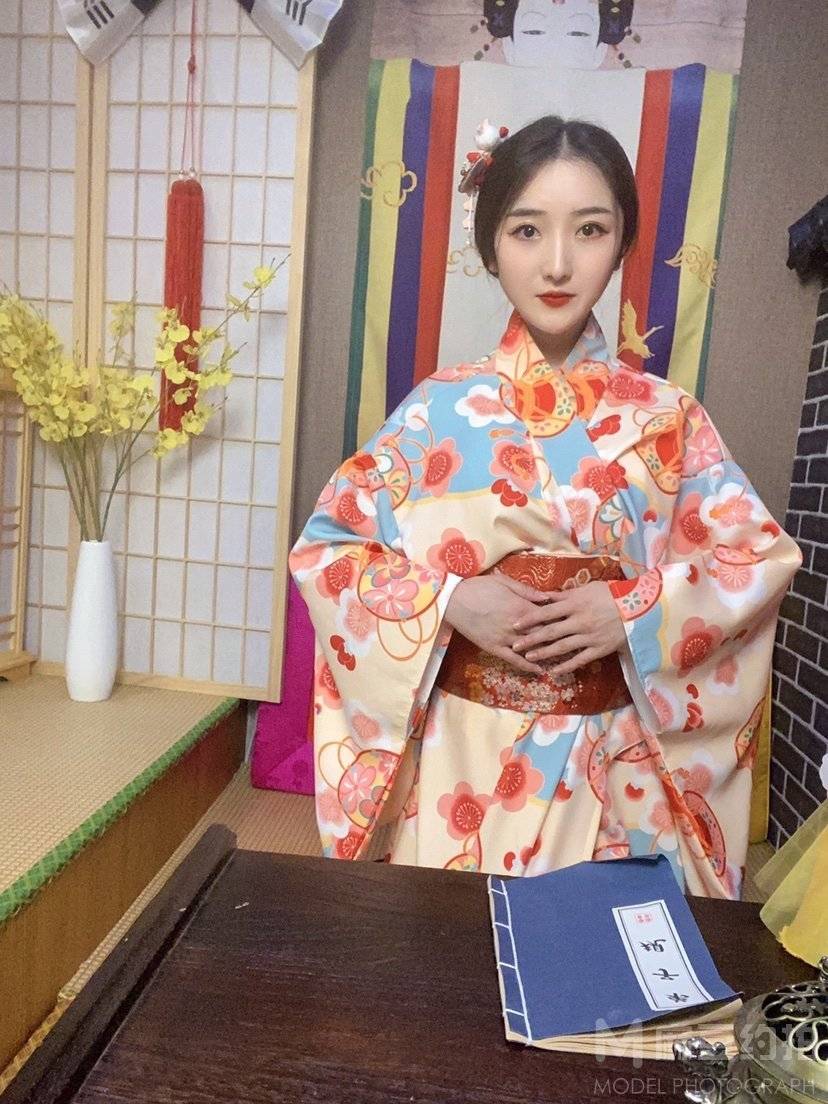 妆容模特