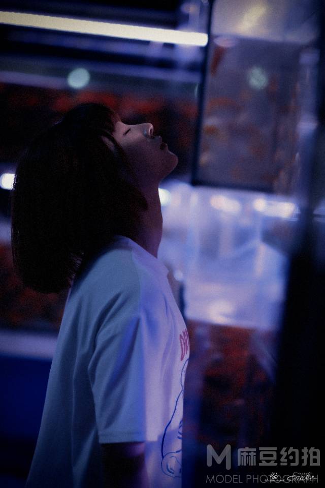 情绪模特