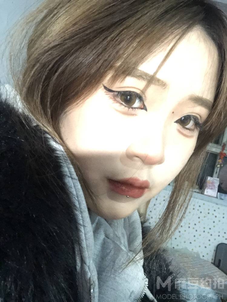 妆容模特