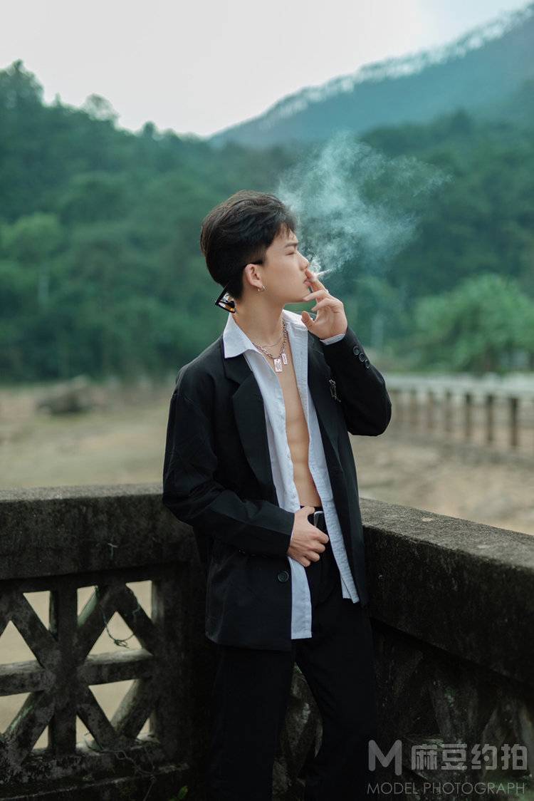 情绪模特