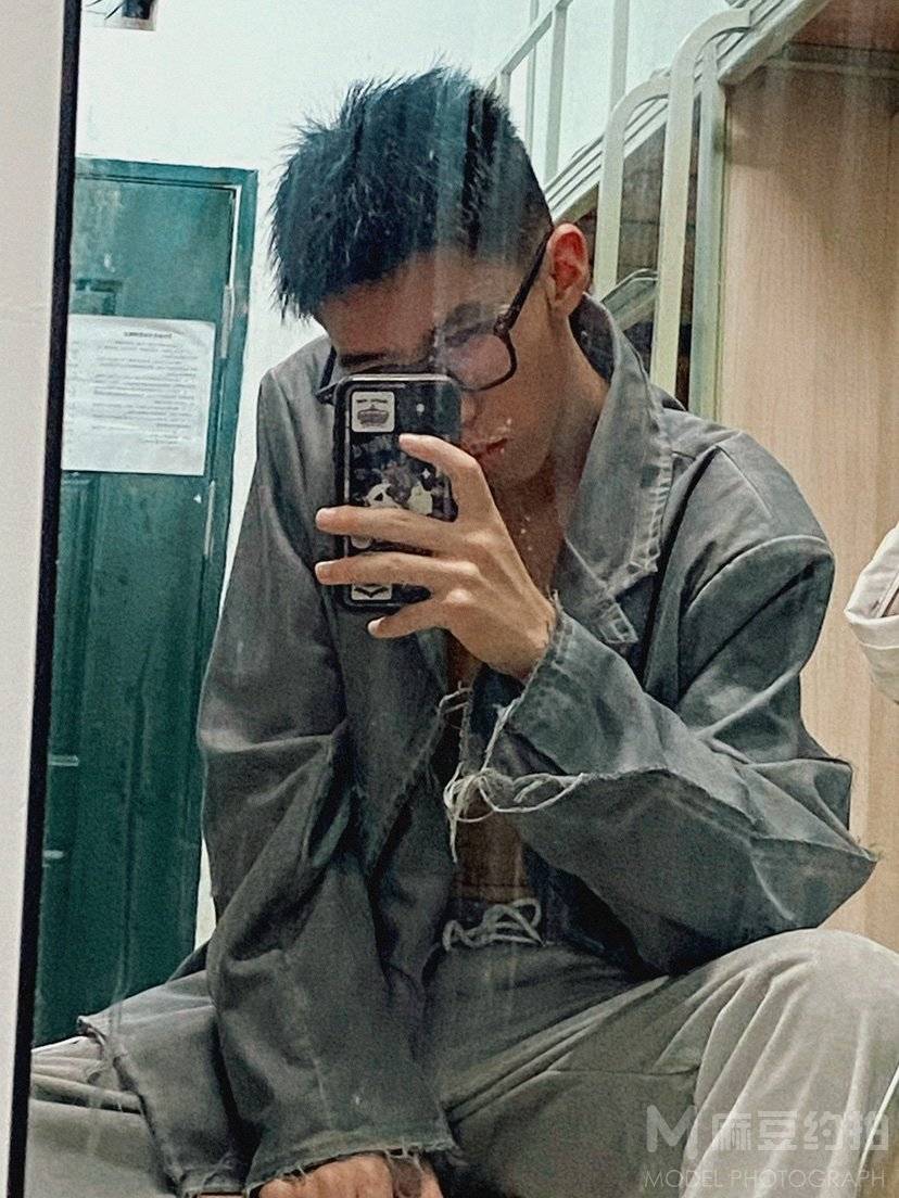 黑白模特