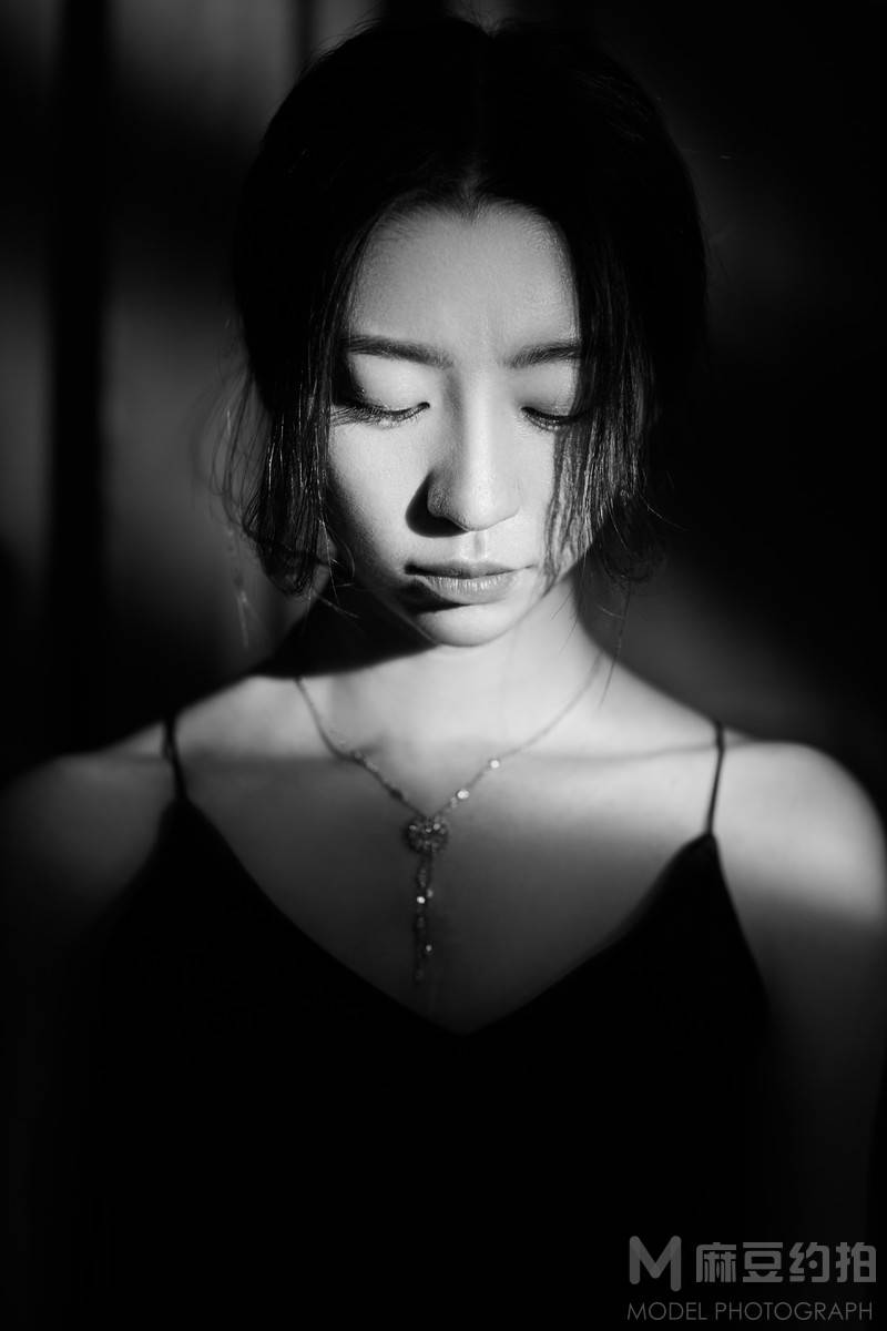 黑白模特
