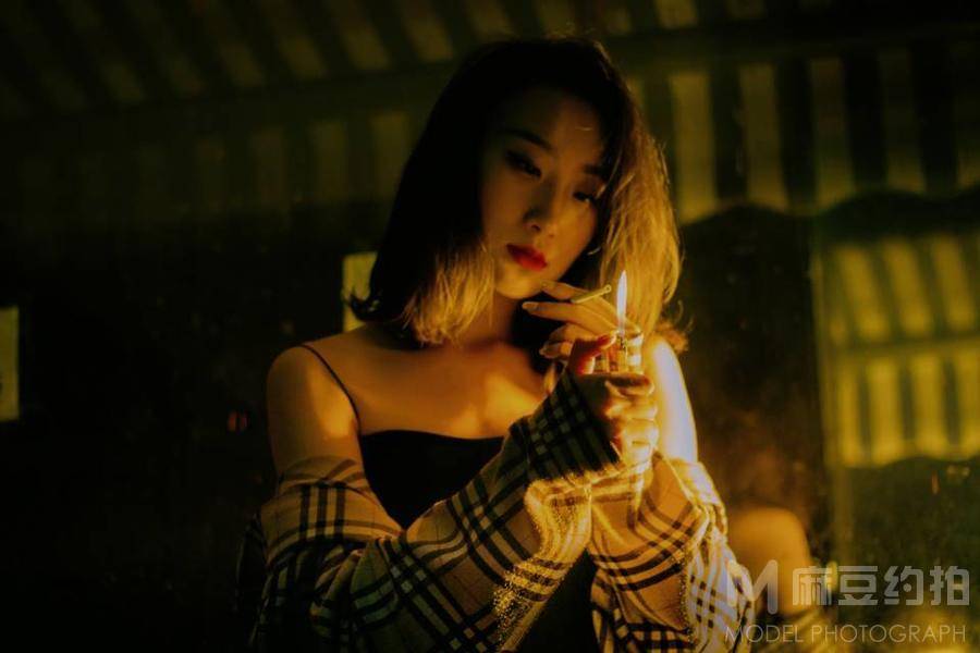 情绪模特