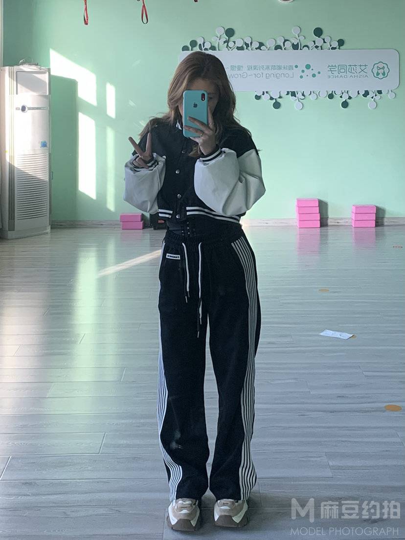 黑白模特